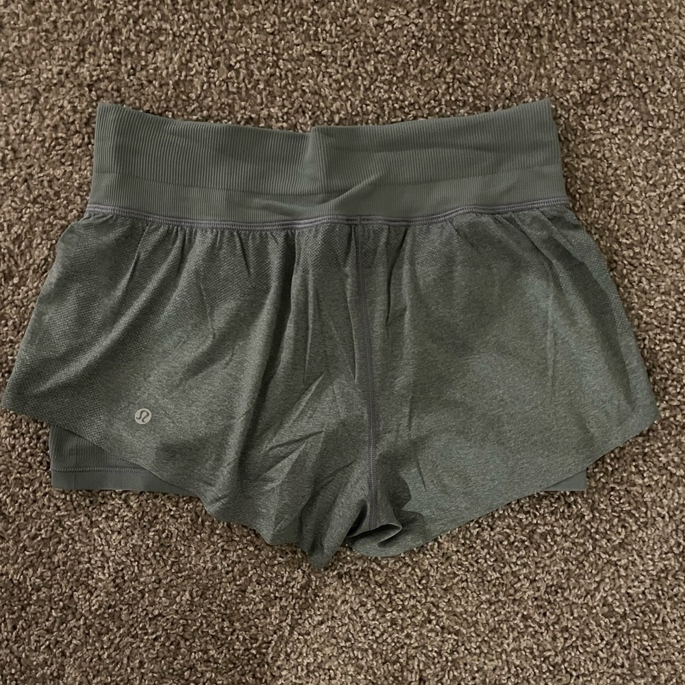 Lululemon shorts size 8
